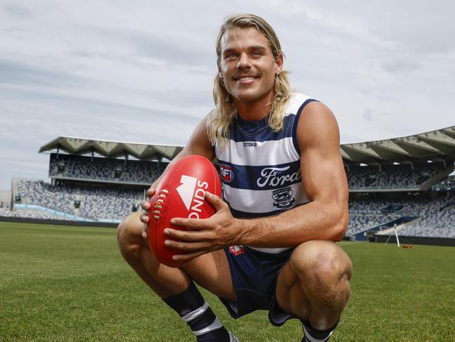 NCA. MELBOURNE, AUSTRALIA. October 17 , 2024. AFL. Bailey Smith tries on the hoops for the first time after being traded to Geelong from the Western Bulldogs .    .  Pic : Michael Klein