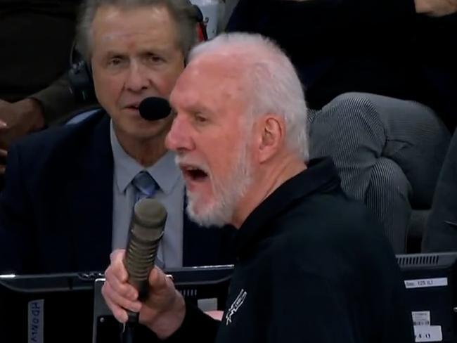Gregg Popovich tells Spurs fans to stop booing Kawhi Leonard