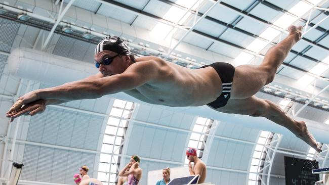 Kyle Chalmers flies off the blocks during training at Marion. Picture: Matt Turner.