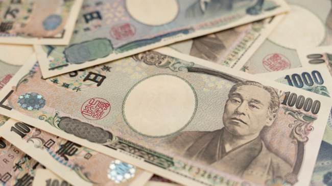 Should Aussies stock up on the weak Japanese yen?