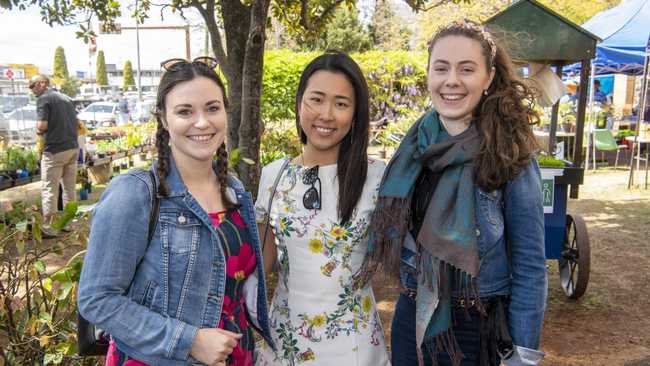 (from left) Rachael Heigan, Mandy Zhang and Emma Williamsy.