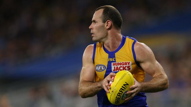 Shannon Hurn of the Eagles is one of the best scoring DEF available and is a sure-fire winner in SuperCoach Draft formats