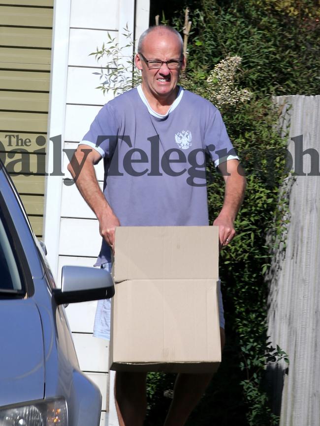 The former Labor leader carries a box to the car. Picture: John Grainger