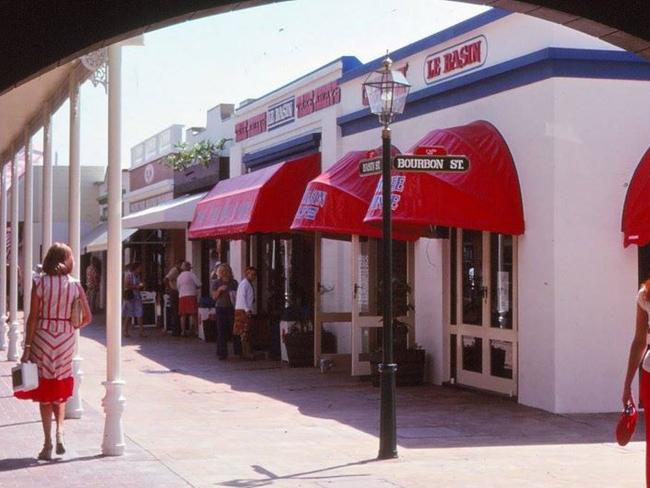 File:Pacific Fair Shopping Centre 16.jpg - Wikimedia Commons