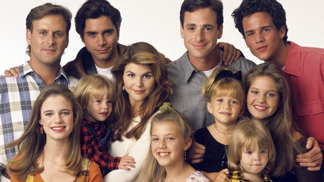 RendezView. Full House. UNITED STATES - SEPTEMBER 14:  FULL HOUSE - Season Seven - Gallery - 9/14/93, Pictured, from left: Dave Coulier (Joey), Andrea Barber (Kimmy), John Stamos (Jesse), Blake Tuomy-Wilhoit (Nicky), Lori Loughlin (Rebecca), Jodie Sweetin (Stephanie), Bob Saget (Danny), Ashley Olsen (Michelle), Dylan Tuomy-Wilhoit (Alex), Candace Cameron (D.J.), Scott Weinger (Steve),  (Photo by Bob D'Amico/ABC via Getty Images)