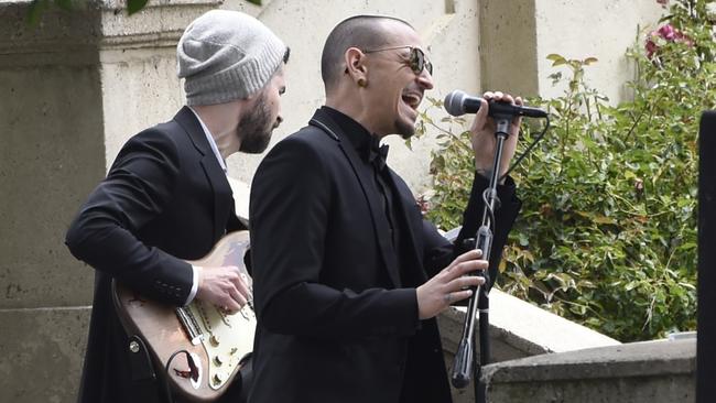 Bennington sings at Chris Cornell’s funeral on May 26 in Los Angeles. Picture: AP