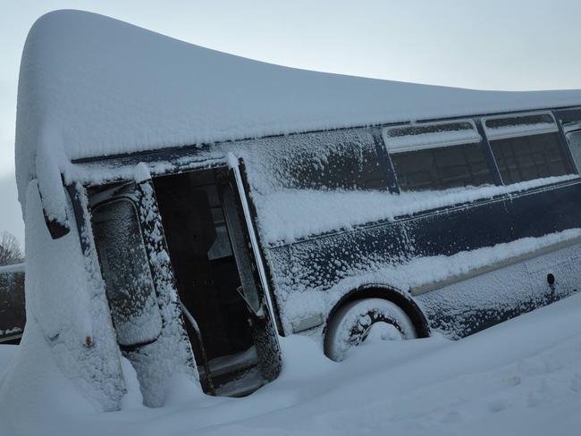 We’d bus a few snow starved Kiwis over to Oz if only we could dig the bus out. Pic: Perisher facebook.