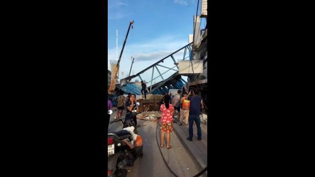 Motorists capture horrific Thailand bridge collapse