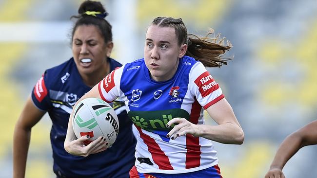 TOWNSVILLE, AUSTRALIA - SEPTEMBER 21: Tamika Upton of the Knights makes a break during the round nine NRLW match between North Queensland Cowboys and Newcastle Knights at Queensland Country Bank Stadium on September 21, 2024 in Townsville, Australia. (Photo by Ian Hitchcock/Getty Images)