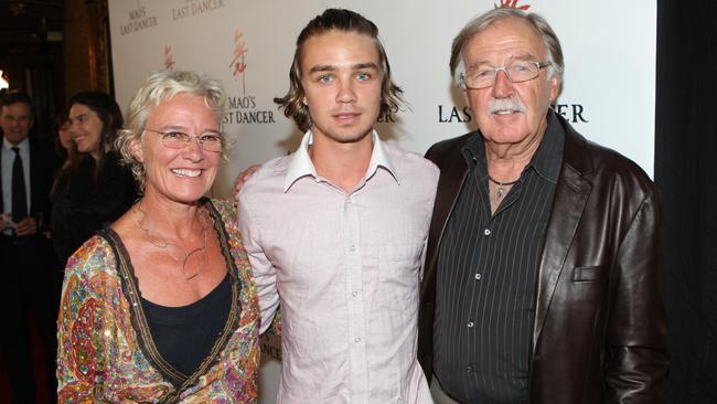 George Negus with Kirsty Cockburn and their son Serge in 2009.