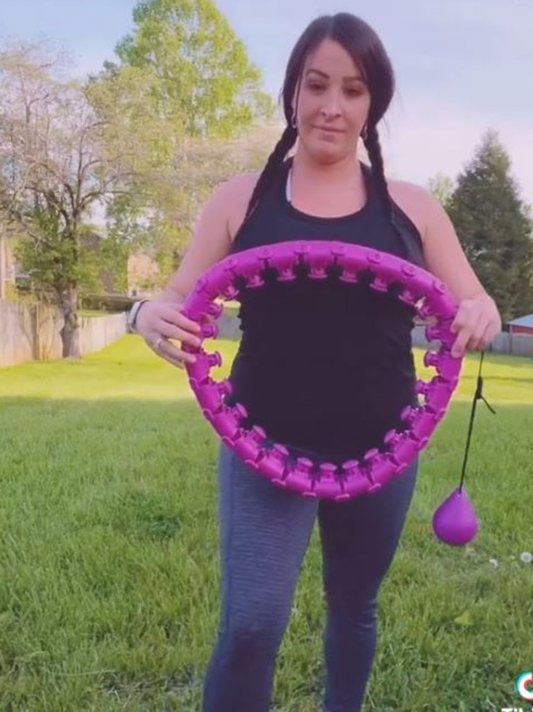 TikTok users are obsessed with the weighted hula hoop. Picture: TikTok/@tasialea17.