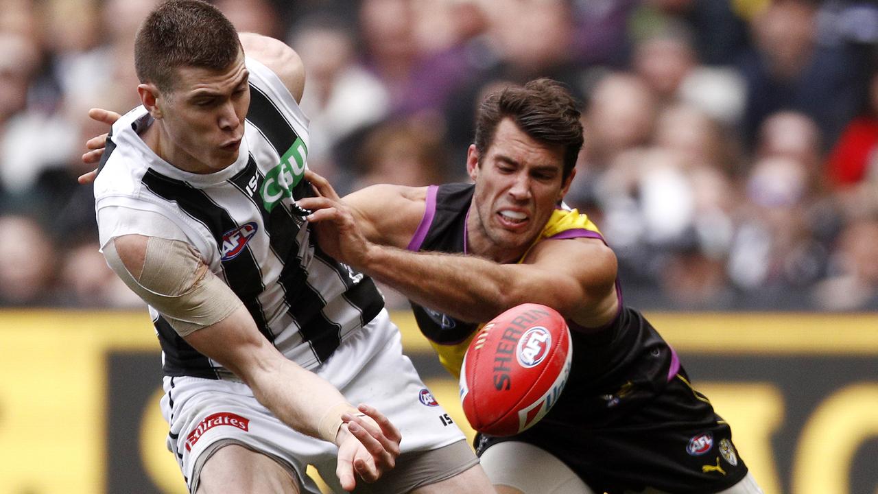 Mason Cox received ample attention from Richmond’s defenders. Photo: AAP Image/Daniel Pockett