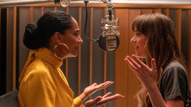 Tracee Ellis Ross and Dakota Johnson in a scene from The High Note.