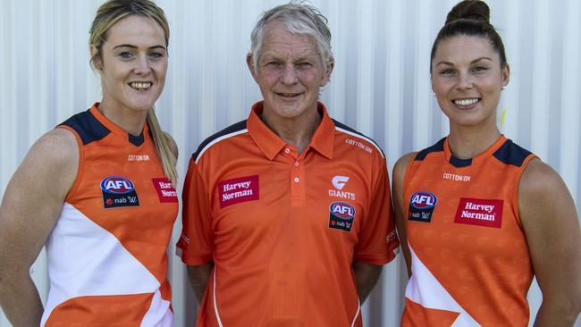 Taylah Davies (right) has made the switch to AFLW from elite netball. 