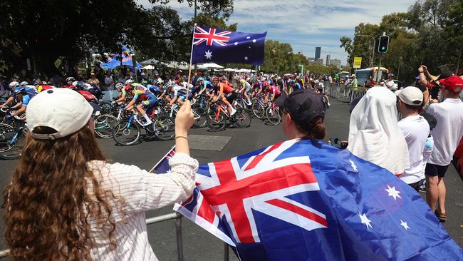 The peloton makes its way up Montefiore Hill during day 9 of the 2025 Tour Down Under on January 26. Picture: Sarah Reed/Getty Images