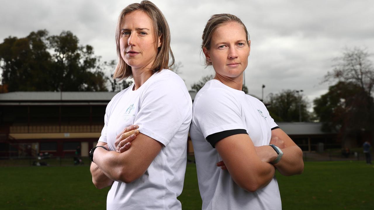 Ellyse Perry and Meg Lanning pose during the Australian 2022 Commonwealth Games T20 Women's Cricket squad announcement (Photo by Kelly Defina/Getty Images)