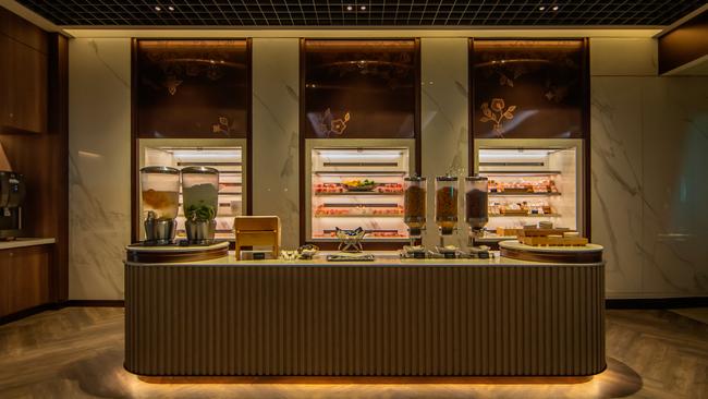 Snacks and Beverage counter at the business class SilverKris Lounge in Changi.