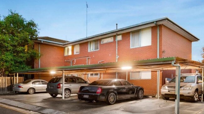 1-6/3-5 Fyans Street, South Geelong, is also still for sale.