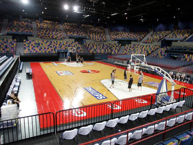 18 Feb 2007 Bris Bullets basketball training at Boondall Entertainment Centre PicDerek/Moore sport  stadiums buildings interior