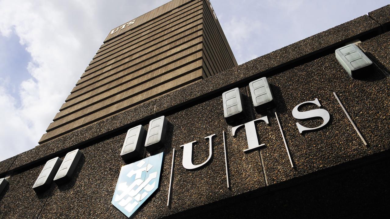 Uni students slam UTS for continuing to delay graduation ceremonies ...