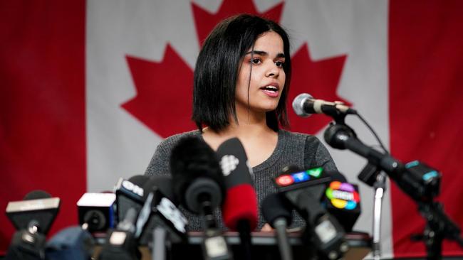 Rahaf Mohammed al-Qunun, an 18-year-old Saudi woman who fled her family, speaks at the COSTI Corvetti Education Centre in Toronto, Ontario, Canada January 15, 2019.  REUTERS/Mark Blinch     TPX IMAGES OF THE DAY - RC1F9AA23BF0