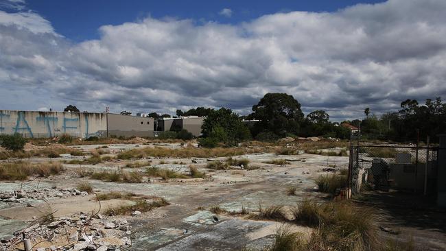 Parents of Pagewood Public School students have raised health concerns over a development across the road which contains deadly toxins and asbestos in the soil. Picture: Danny Aarons.