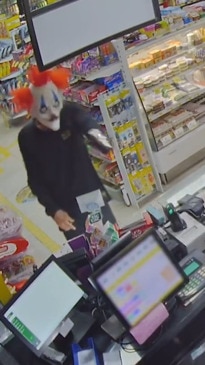 Clown robs QLD servo station at gunpoint