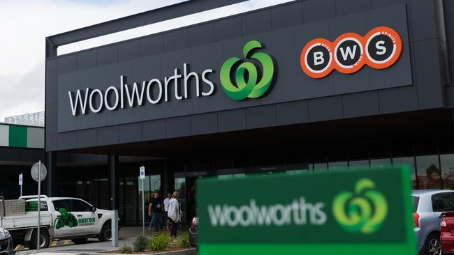 ABS statistics show that Woolworths averaged like-for-like sales growth of 7.1 per cent in the last quarter of 2020. Picture: NCA NewsWire / Paul Jeffers