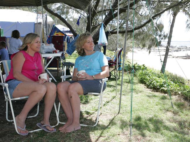 28 Mar 2005 Caravan Park at Mooloolaba Beach. Park tenants Lyndall Craven (L) and Nicole Coffey of /Bris enjoying their beachside view. PicPeter/Wallis beachfront camping tents holidays travel tourism qld