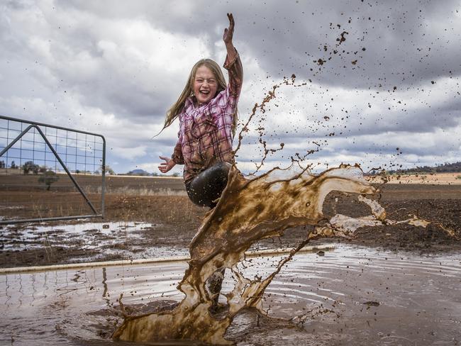 Ella Riley, 9, felt like she had her own pool to play in at her family’s farm southwest of Gunnedah. Picture: Dylan Robinson