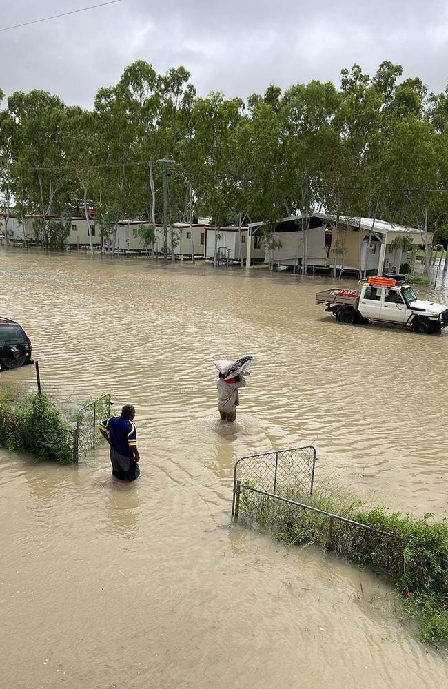 Residents of Burketown help others move their belongings to higher ground as flooding impacts the regional area. Picture: Apryl Ford