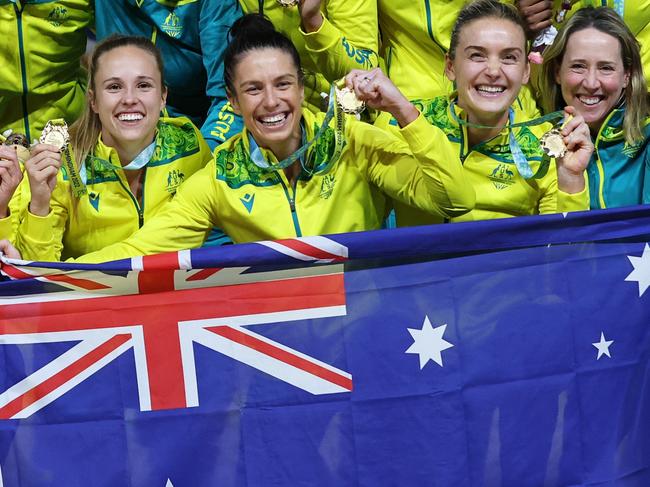 BIRMINGHAM, ENGLAND - AUGUST 07: Gold Medallists Team Australia celebrate during the Netball Medal Ceremony on day ten of the Birmingham 2022 Commonwealth Games at NEC Arena on August 07, 2022 on the Birmingham, England. (Photo by Stephen Pond/Getty Images)