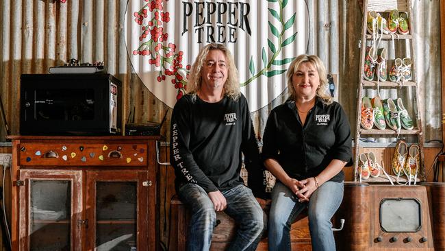 Mark and Tanya Crago, owners of The Peppertree Cafe in 2018. (AAP Image/ Morgan Sette)