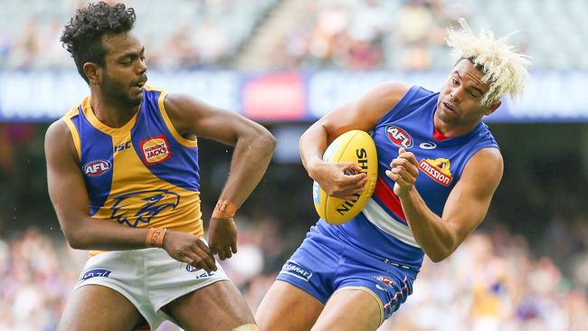 Willie Rioli lays a bump on Jason Johannisen.