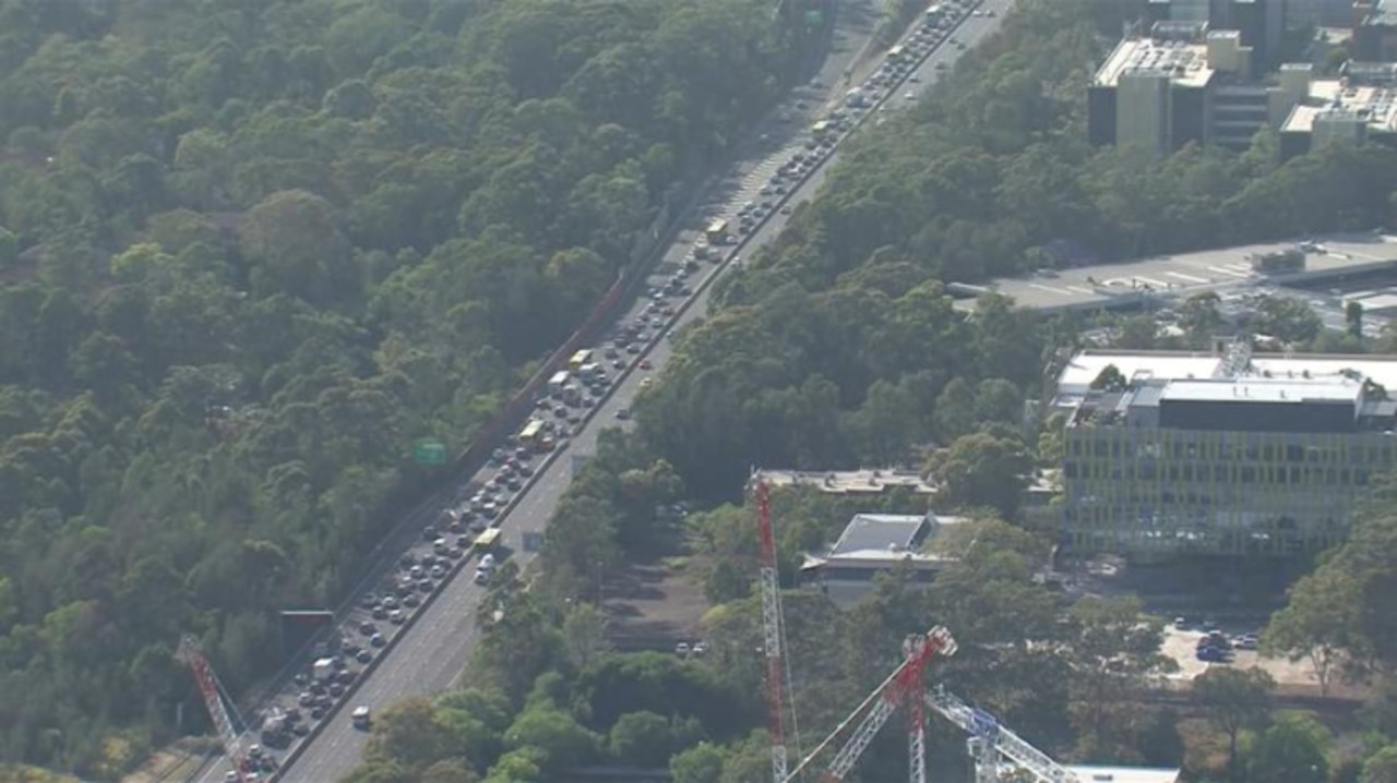 Traffic chaos following car crash along M2 Mwy at Macquarie Park on Thursday morning. Photo: 7News