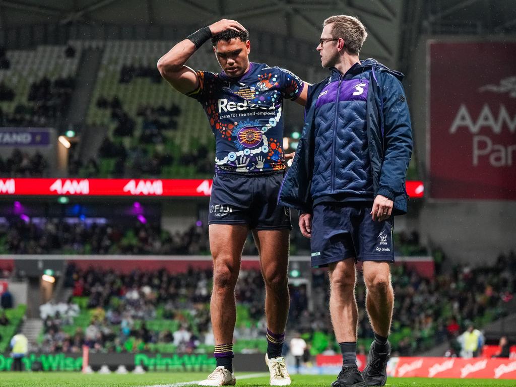 Xavier Coates hobbles from the field. Picture: NRL Photos