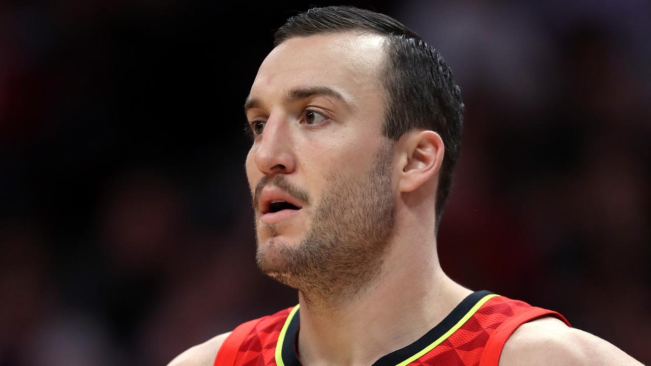 Miles Plumlee has signed with the Wildcats.