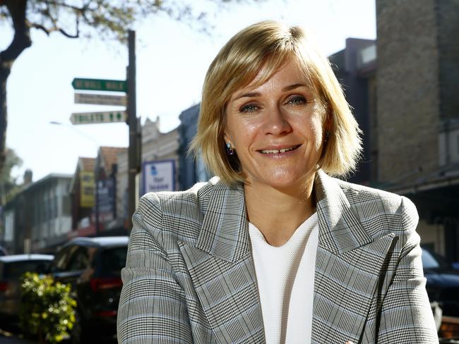 Zali Steggall visited Mosman today after her election victory. Picture: John Appleyard