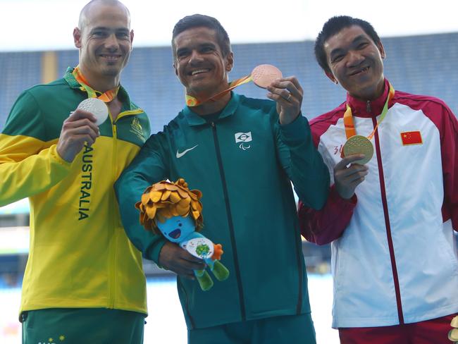 Evan O'Hanlon with bronze medalist Edson Pinheiro gold medalist Jianwen Hu.