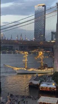 Multiple people injured after Mexican navy tall ship slams into Brooklyn Bridge