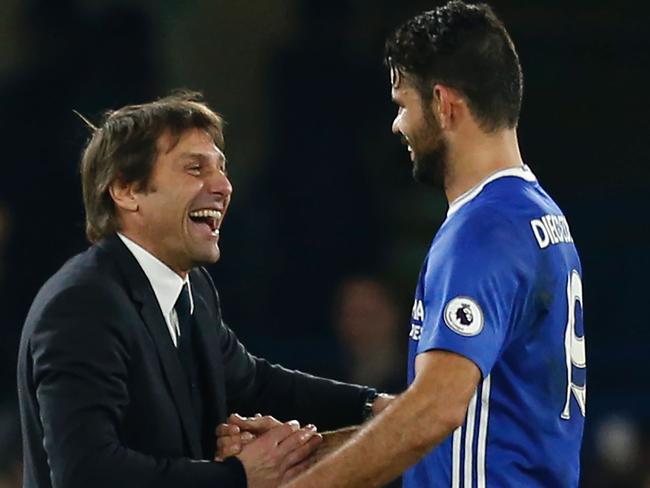 Antonio Conte (L) celebrating with Chelsea's Brazilian-born Spanish striker Diego Costa.