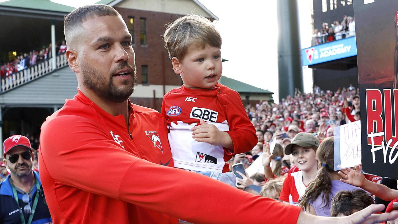 Lance Franklin with son Rocky farewells the Swans fans at halftime of their clash with Melbourne. Photo by Phil Hillyard