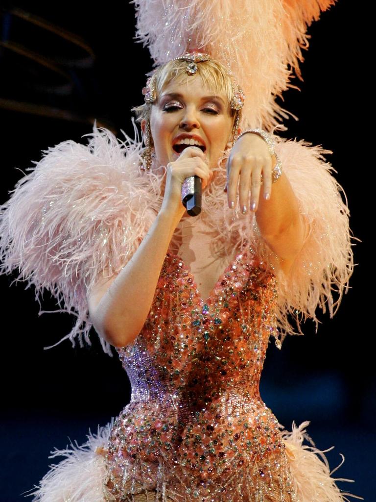 … before returning to the stage, 18 months after she’d been forced to cancel her tour.