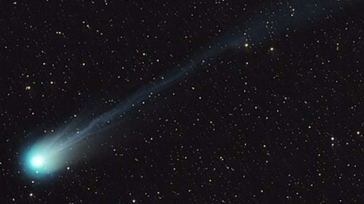 The Devil's Comet should have a long tail and appear green in the sky.