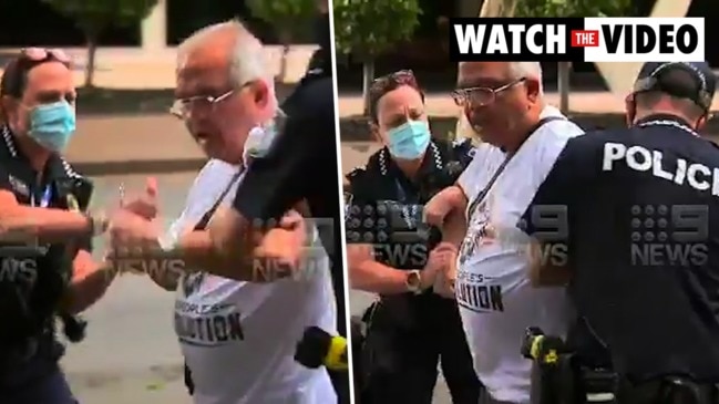 Police arrest anti-vax protesters in Brisbane (9 News)