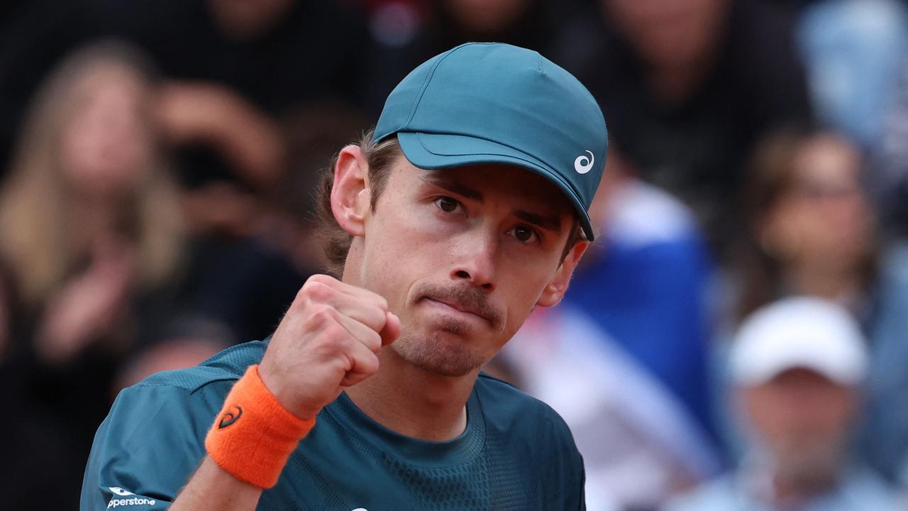 De Minaur overcomes foot injury in ruthless French Open win