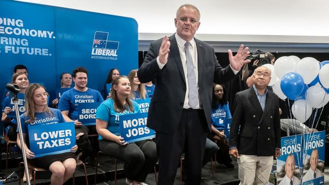 Higgins, back left at the same event.