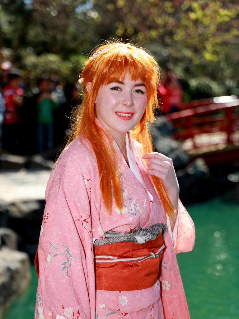 20 year old Mia Goopy from Kensington in the picturesque gardens by the lake, (AAP IMAGE / Angelo Velardo)