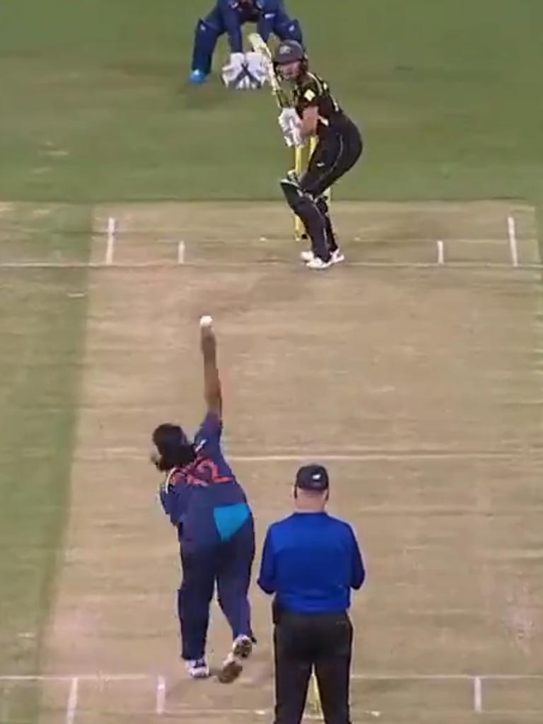 Shikha Pandey's delivery started outside the stump.