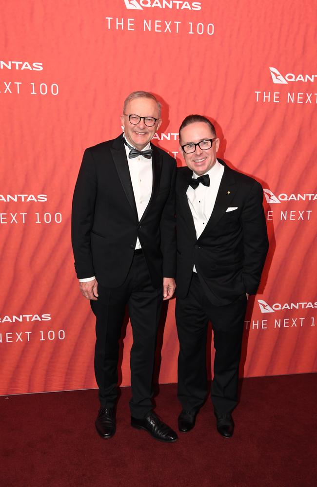 Australian Prime Minister Anthony Albanese (L) stands with Qantas CEO Alan Joyce. Picture: Getty